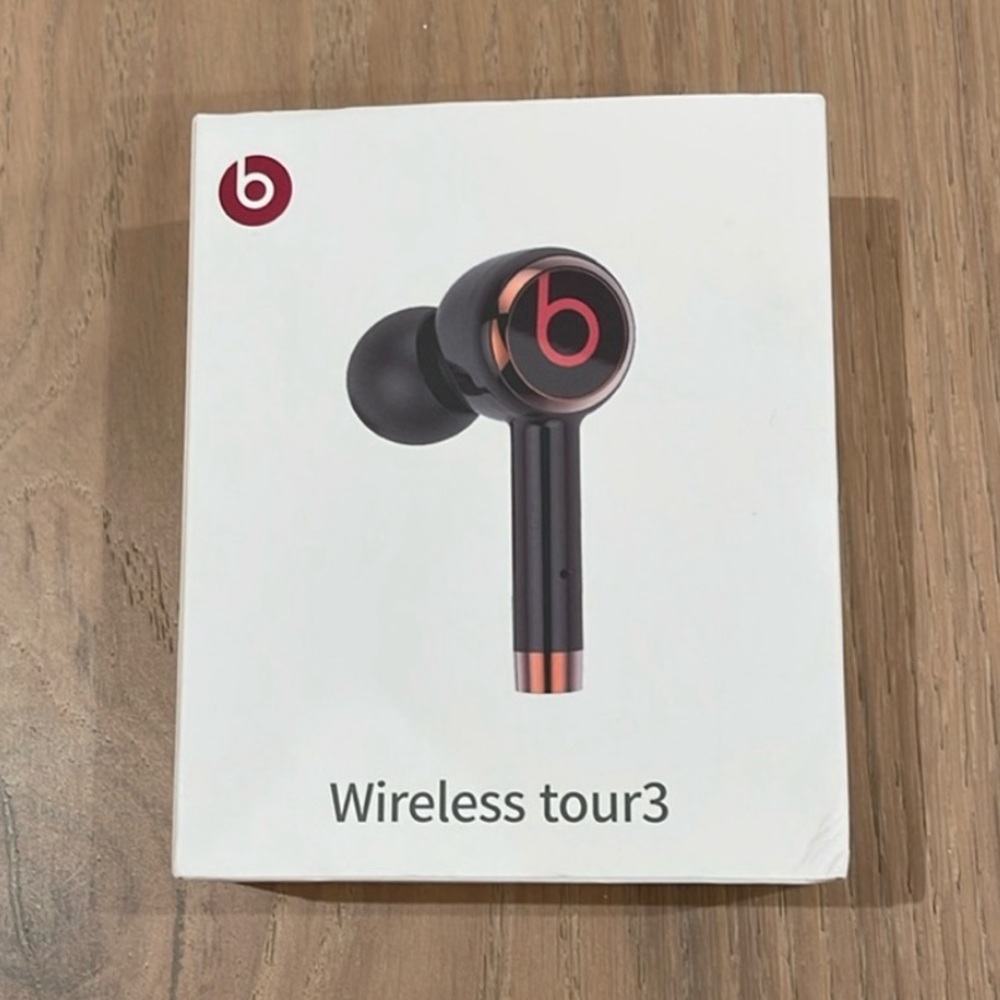 Beats Wireless Tour 3 headphones